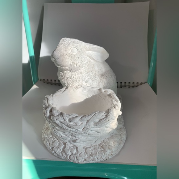 Vintage 1992 Accents Unlimited Bunny & Basket in Clover Unpainted Ceramic - Picture 3 of 8